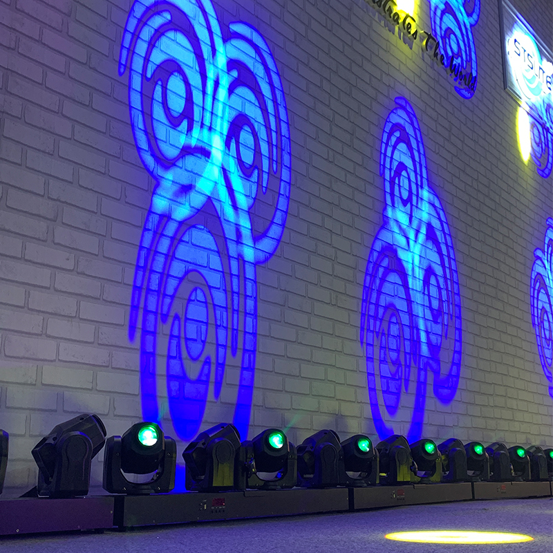 Moving Head Spot_WHALE400 4 individuell steuerbare 30W LED Moving Heads